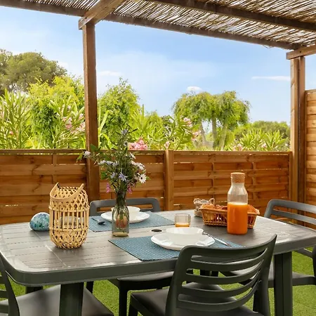 Holiday home L'estrellus, Mobil-home Climatise Au Coeur Du Vignoble A Quelques Metres De La Hyeres